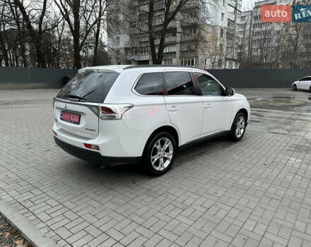 Белый Мицубиси Аутлендер, объемом двигателя 2.2 л и пробегом 225 тыс. км за 11999 $, фото 4 на Automoto.ua