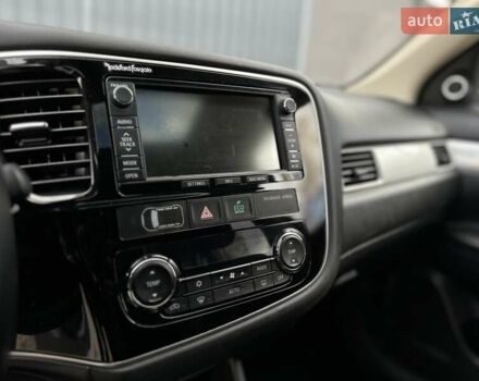Міцубісі Аутлендер 2013 у Івано-Франківську на Automoto.ua Білий Міцубісі Аутлендер, об'ємом двигуна 2 л та пробігом 213 тис. км за 13888 $, фото 17 на Automoto.ua