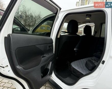 Белый Мицубиси Аутлендер, объемом двигателя 0 л и пробегом 180 тыс. км за 11500 $, фото 22 на Automoto.ua