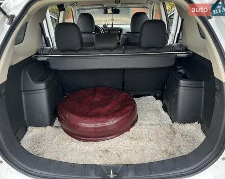 Міцубісі Аутлендер 2013 у Харкові на Automoto.ua Білий Міцубісі Аутлендер, об'ємом двигуна 2.4 л та пробігом 209 тис. км за 13000 $, фото 11 на Automoto.ua