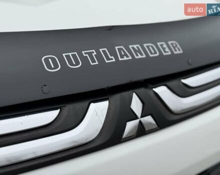 Белый Мицубиси Аутлендер, объемом двигателя 0 л и пробегом 180 тыс. км за 11500 $, фото 32 на Automoto.ua