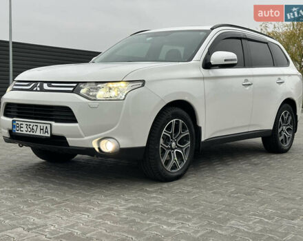Белый Мицубиси Аутлендер, объемом двигателя 2.4 л и пробегом 175 тыс. км за 13900 $, фото 2 на Automoto.ua