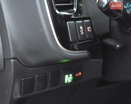 Міцубісі Аутлендер 2013 у Харкові на Automoto.ua Білий Міцубісі Аутлендер, об'ємом двигуна 2.4 л та пробігом 146 тис. км за 12900 $, фото 31 на Automoto.ua