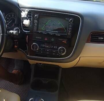 Белый Мицубиси Аутлендер, объемом двигателя 3 л и пробегом 136 тыс. км за 15200 $, фото 5 на Automoto.ua