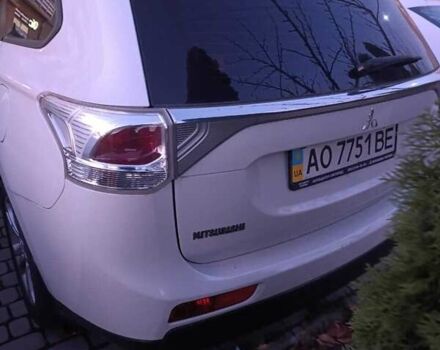 Білий Міцубісі Аутлендер, об'ємом двигуна 2 л та пробігом 75 тис. км за 17000 $, фото 2 на Automoto.ua