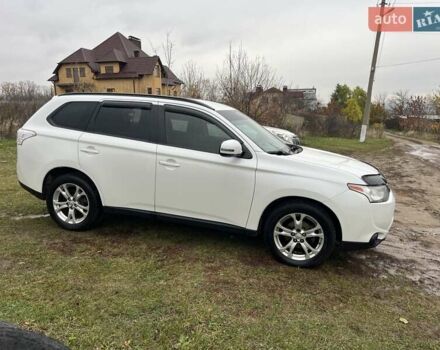 Міцубісі Аутлендер 2013 у Харкові на Automoto.ua Білий Міцубісі Аутлендер, об'ємом двигуна 2.4 л та пробігом 209 тис. км за 13000 $, фото 1 на Automoto.ua