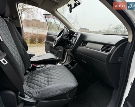 Белый Мицубиси Аутлендер, объемом двигателя 0 л и пробегом 180 тыс. км за 11500 $, фото 18 на Automoto.ua