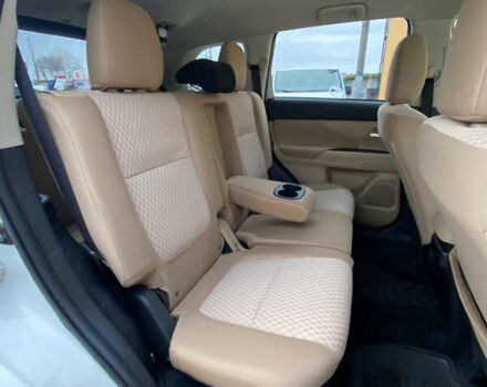 Белый Мицубиси Аутлендер, объемом двигателя 2.36 л и пробегом 215 тыс. км за 9500 $, фото 11 на Automoto.ua