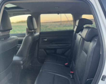 Белый Мицубиси Аутлендер, объемом двигателя 2.3 л и пробегом 250 тыс. км за 15000 $, фото 18 на Automoto.ua