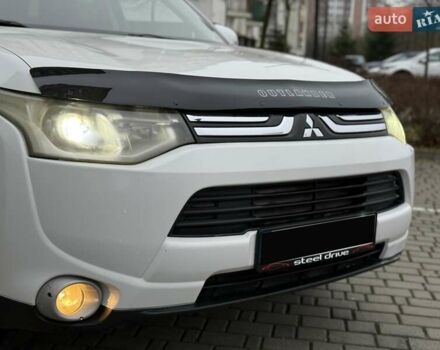 Белый Мицубиси Аутлендер, объемом двигателя 0 л и пробегом 180 тыс. км за 11500 $, фото 5 на Automoto.ua