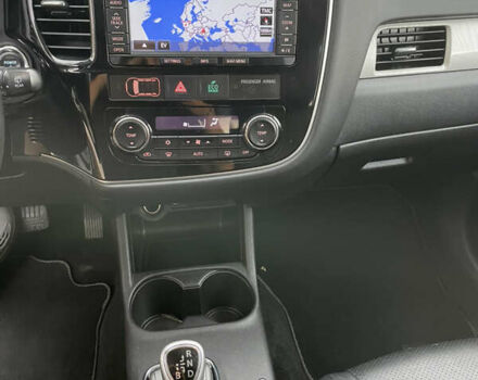 Белый Мицубиси Аутлендер, объемом двигателя 2 л и пробегом 229 тыс. км за 14500 $, фото 10 на Automoto.ua