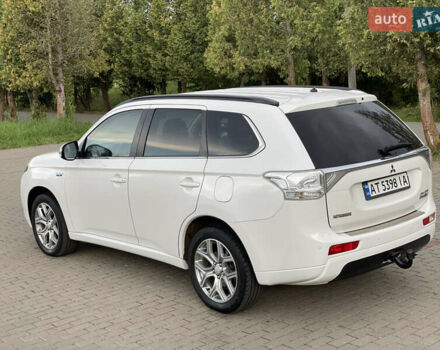 Белый Мицубиси Аутлендер, объемом двигателя 2 л и пробегом 229 тыс. км за 14500 $, фото 1 на Automoto.ua