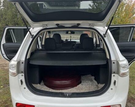 Міцубісі Аутлендер 2013 у Харкові на Automoto.ua Білий Міцубісі Аутлендер, об'ємом двигуна 2.4 л та пробігом 209 тис. км за 13000 $, фото 10 на Automoto.ua