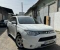 Білий Міцубісі Аутлендер, об'ємом двигуна 2.4 л та пробігом 260 тис. км за 10900 $, фото 2 на Automoto.ua