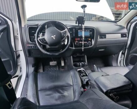 Білий Міцубісі Аутлендер, об'ємом двигуна 2.27 л та пробігом 232 тис. км за 12800 $, фото 9 на Automoto.ua