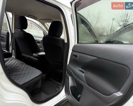 Белый Мицубиси Аутлендер, объемом двигателя 0 л и пробегом 180 тыс. км за 11500 $, фото 24 на Automoto.ua