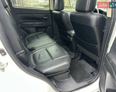 Белый Мицубиси Аутлендер, объемом двигателя 2.4 л и пробегом 175 тыс. км за 13900 $, фото 38 на Automoto.ua