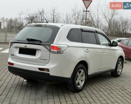 Белый Мицубиси Аутлендер, объемом двигателя 0 л и пробегом 180 тыс. км за 11500 $, фото 10 на Automoto.ua