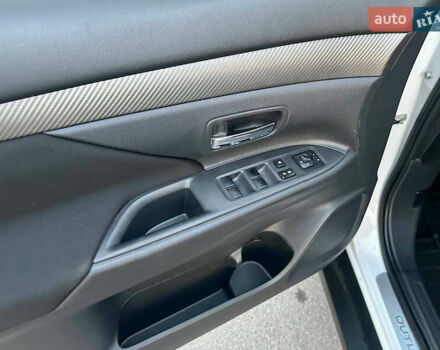 Белый Мицубиси Аутлендер, объемом двигателя 2 л и пробегом 127 тыс. км за 13200 $, фото 12 на Automoto.ua