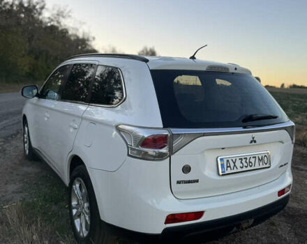 Белый Мицубиси Аутлендер, объемом двигателя 2.3 л и пробегом 250 тыс. км за 15000 $, фото 5 на Automoto.ua