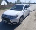 Белый Мицубиси Аутлендер, объемом двигателя 2.42 л и пробегом 265 тыс. км за 15000 $, фото 1 на Automoto.ua