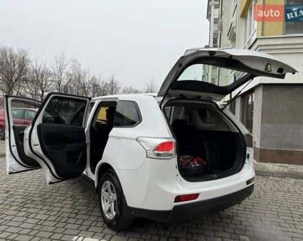 Белый Мицубиси Аутлендер, объемом двигателя 0 л и пробегом 180 тыс. км за 11500 $, фото 28 на Automoto.ua