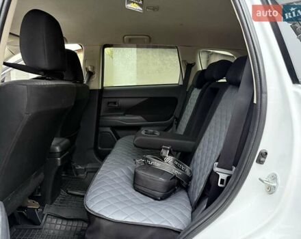 Белый Мицубиси Аутлендер, объемом двигателя 0 л и пробегом 180 тыс. км за 11500 $, фото 23 на Automoto.ua