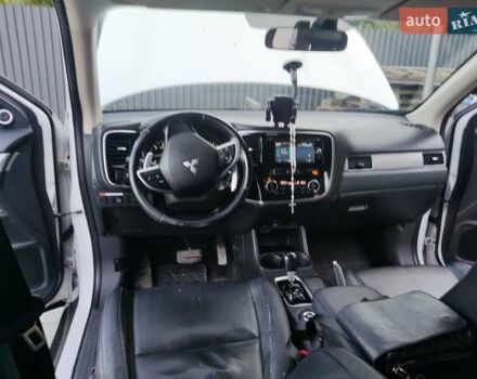 Білий Міцубісі Аутлендер, об'ємом двигуна 2.27 л та пробігом 232 тис. км за 12800 $, фото 8 на Automoto.ua