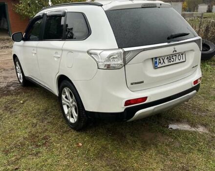 Міцубісі Аутлендер 2013 у Харкові на Automoto.ua Білий Міцубісі Аутлендер, об'ємом двигуна 2.4 л та пробігом 209 тис. км за 13000 $, фото 3 на Automoto.ua