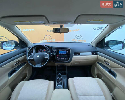 Белый Мицубиси Аутлендер, объемом двигателя 2.4 л и пробегом 215 тыс. км за 9999 $, фото 6 на Automoto.ua