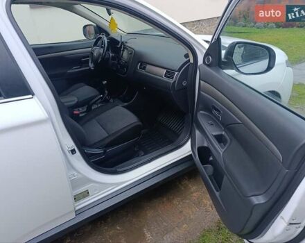 Белый Мицубиси Аутлендер, объемом двигателя 2.2 л и пробегом 278 тыс. км за 12600 $, фото 30 на Automoto.ua