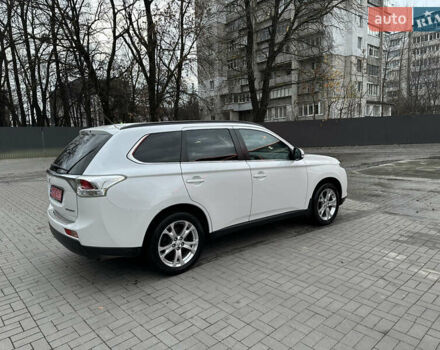 Белый Мицубиси Аутлендер, объемом двигателя 2.2 л и пробегом 225 тыс. км за 11999 $, фото 3 на Automoto.ua