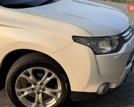 Білий Міцубісі Аутлендер, об'ємом двигуна 2.4 л та пробігом 240 тис. км за 12000 $, фото 7 на Automoto.ua