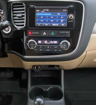 Белый Мицубиси Аутлендер, объемом двигателя 2.4 л и пробегом 215 тыс. км за 9999 $, фото 9 на Automoto.ua