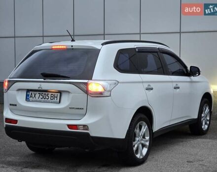 Міцубісі Аутлендер 2013 у Харкові на Automoto.ua Білий Міцубісі Аутлендер, об'ємом двигуна 2.4 л та пробігом 146 тис. км за 12900 $, фото 6 на Automoto.ua