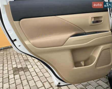 Белый Мицубиси Аутлендер, объемом двигателя 2.4 л и пробегом 215 тыс. км за 9999 $, фото 19 на Automoto.ua