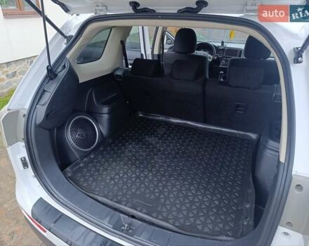 Белый Мицубиси Аутлендер, объемом двигателя 2.2 л и пробегом 278 тыс. км за 12600 $, фото 27 на Automoto.ua