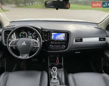 Белый Мицубиси Аутлендер, объемом двигателя 2 л и пробегом 229 тыс. км за 14500 $, фото 11 на Automoto.ua