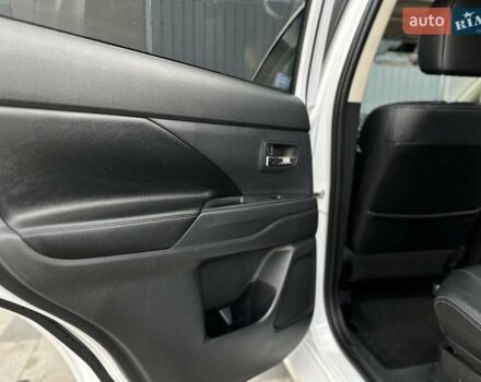 Міцубісі Аутлендер 2013 у Івано-Франківську на Automoto.ua Білий Міцубісі Аутлендер, об'ємом двигуна 2 л та пробігом 213 тис. км за 13888 $, фото 22 на Automoto.ua