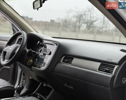 Белый Мицубиси Аутлендер, объемом двигателя 0 л и пробегом 180 тыс. км за 11500 $, фото 16 на Automoto.ua