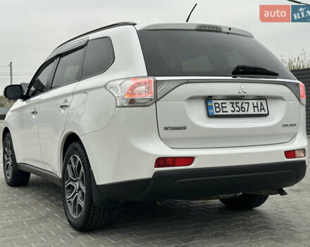 Белый Мицубиси Аутлендер, объемом двигателя 2.4 л и пробегом 175 тыс. км за 13900 $, фото 4 на Automoto.ua