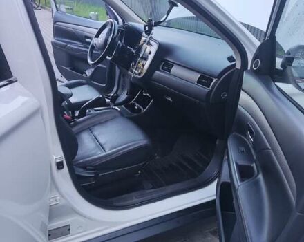 Білий Міцубісі Аутлендер, об'ємом двигуна 2.27 л та пробігом 232 тис. км за 12800 $, фото 12 на Automoto.ua