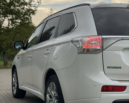 Белый Мицубиси Аутлендер, объемом двигателя 2 л и пробегом 229 тыс. км за 14500 $, фото 16 на Automoto.ua