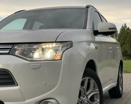 Белый Мицубиси Аутлендер, объемом двигателя 2 л и пробегом 229 тыс. км за 14500 $, фото 14 на Automoto.ua