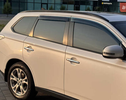 Білий Міцубісі Аутлендер, об'ємом двигуна 2.4 л та пробігом 240 тис. км за 12000 $, фото 6 на Automoto.ua