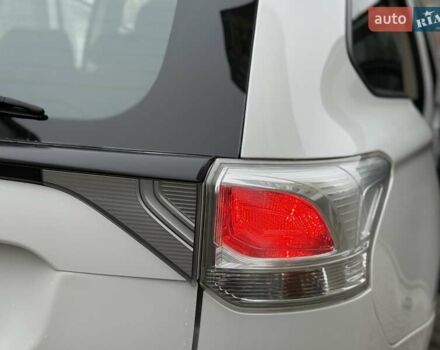 Белый Мицубиси Аутлендер, объемом двигателя 0 л и пробегом 180 тыс. км за 11500 $, фото 39 на Automoto.ua