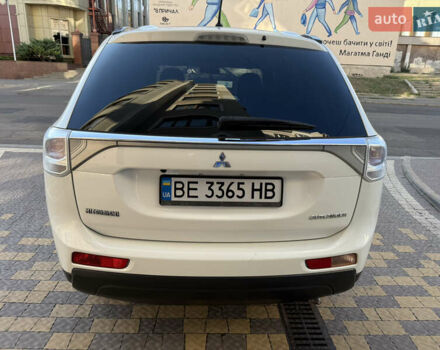 Білий Міцубісі Аутлендер, об'ємом двигуна 2.36 л та пробігом 146 тис. км за 14300 $, фото 11 на Automoto.ua
