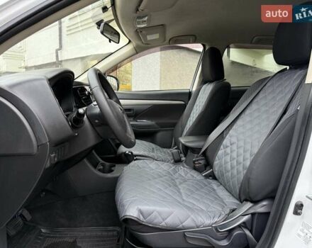 Белый Мицубиси Аутлендер, объемом двигателя 0 л и пробегом 180 тыс. км за 11500 $, фото 14 на Automoto.ua