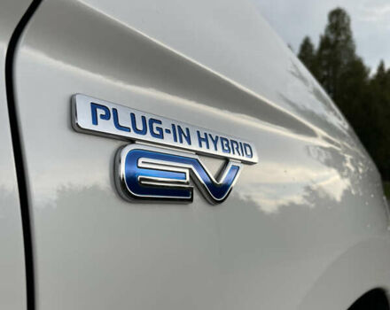 Белый Мицубиси Аутлендер, объемом двигателя 2 л и пробегом 229 тыс. км за 14500 $, фото 18 на Automoto.ua