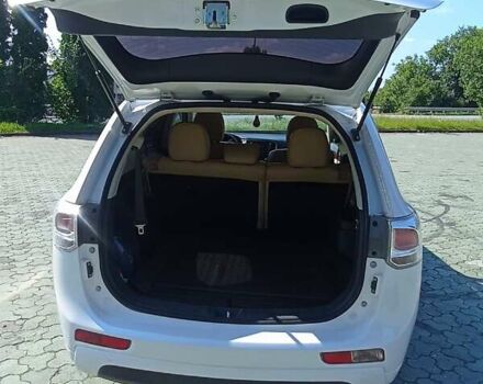 Белый Мицубиси Аутлендер, объемом двигателя 3 л и пробегом 136 тыс. км за 15200 $, фото 3 на Automoto.ua